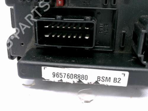 Used Fuse box Fuse box PEUGEOT 307 (3A/C) 1.6 HDi (90 hp) 37472266 37472266