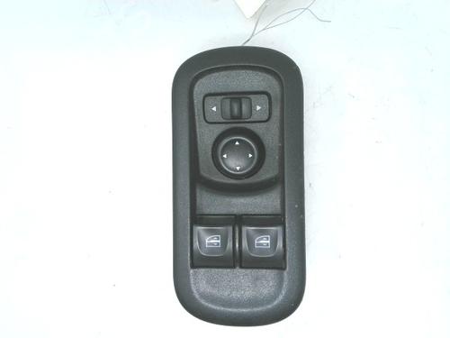 Used Left front window switch RENAULT MASTER III Van (FV) 2.3 dCi 135 FWD (FV0N, FV08, FV06, FV00, FV1S) (136 hp) 30439454