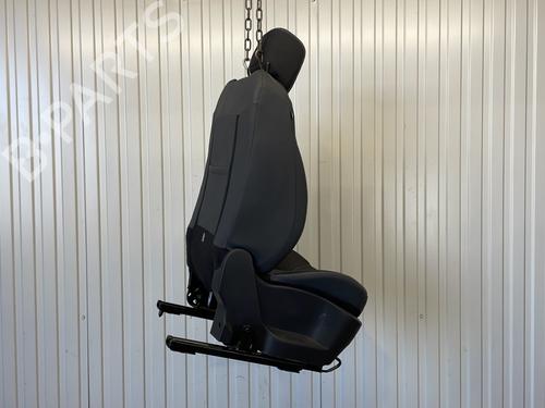 Right front seat RENAULT CLIO IV (BH_) 1.2 TCe 120 (BHM0) | BP26707780C16 