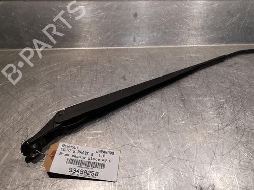 Used Front windshield wiper arm RENAULT CLIO III (BR0/1, CR0/1) 1.5 dCi (75 hp) 20917785