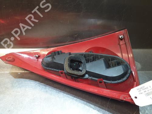 Venstre baglygte Venstre baglygte PEUGEOT 107 (PM_, PN_) 1.0 (68 hp) 27503744 27503744