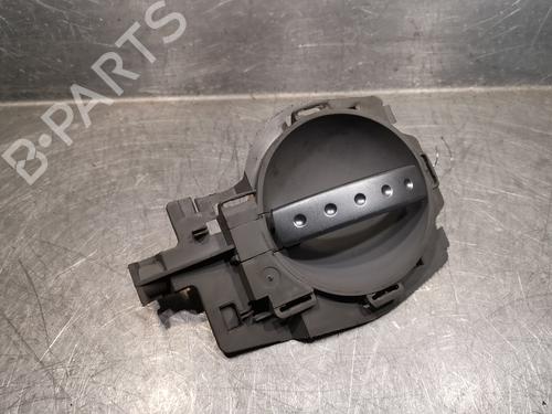 Używane Klamka zewnętrzna drzwi przednich prawych CITROËN C3 I (FC_, FN_) 1.4 i (73 hp) 20919450