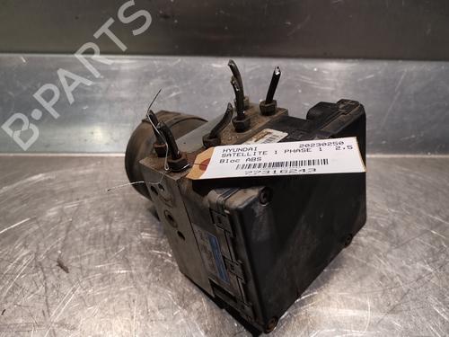 Used ABS pump HYUNDAI H-1 / STAREX Bus (A1) 2.5 TCi (101 hp) 22916188