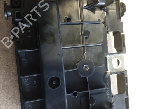 Used Fuse box Fuse box 37468860 37468860