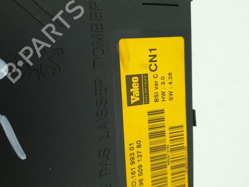 Used Fuse box Fuse box 38942301 38942301