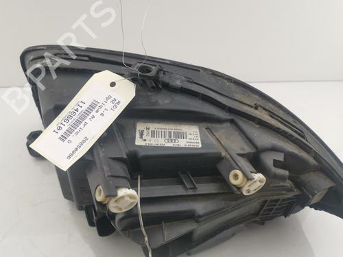 Right headlight AUDI A2 (8Z0) 1.6 FSI | BP29958611C29