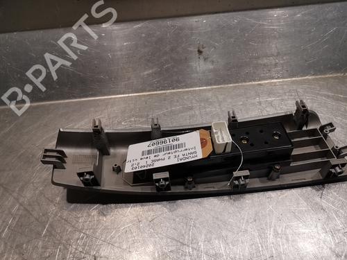 Right front window switch HYUNDAI SANTA FÉ II (CM) 2.2 CRDi GLS 4x4 | BP20923195I26