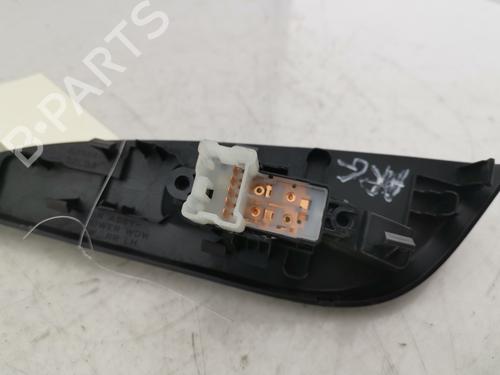 Used Left rear window switch Left rear window switch NISSAN PULSAR Hatchback (C13) 1.2 DIG-T (115 hp) 33724568 33724568