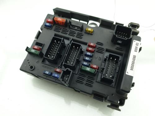 Used Fuse box Fuse box 38942299 38942299
