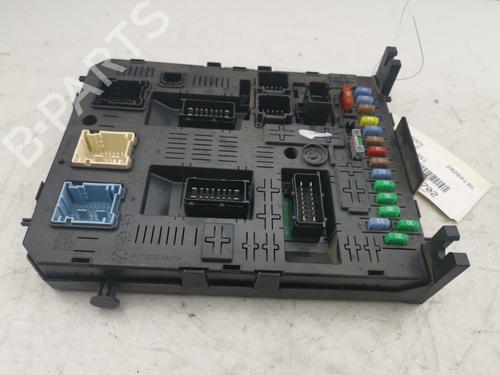 Used Fuse box Fuse box CITROËN C5 III (RD_) 2.0 HDi 140 (RDRHF8, RDRHFA, RDRHA8, RDRHAJ) (140 hp) 33237612 33237612