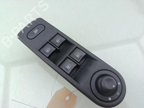 Venstre fortil elrude kontakt Venstre fortil elrude kontakt RENAULT CAPTUR I (J5_, H5_) 1.5 dCi 90 (J5N4, J5M5, J5MW, J5M6, J5AL, J5AJ) (90 hp) 39728168 39728168
