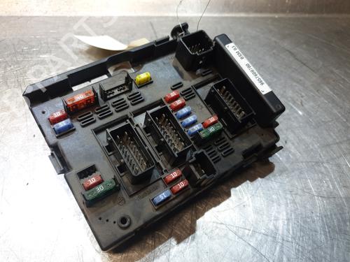 Boîte à Fusibles PEUGEOT 206+ (2L_, 2M_) 1.4 HDi eco 70 (68 hp) 25872311