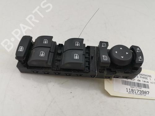 Used Left front window switch RENAULT GRAND SCÉNIC III (JZ0/1_) 1.9 dCi (JZ0J, JZ0N, JZ1K, JZ1S) (131 hp) 30967720