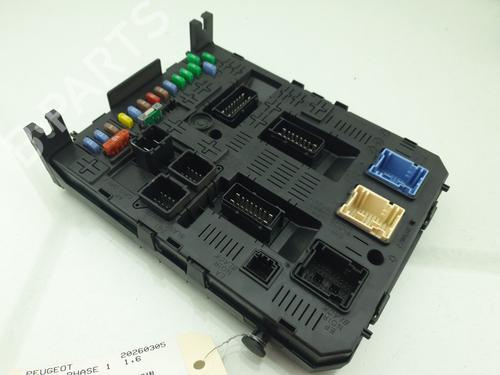 Used Fuse box Fuse box 38681916 38681916