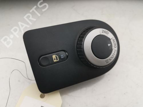 Used Switch NISSAN QASHQAI I (J10, NJ10) 2.0 dCi All-wheel Drive (150 hp) 30793050