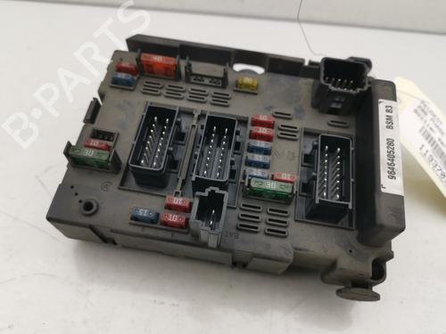 Used Fuse box PEUGEOT 206 CC (2D) 1.6 16V (2DNFUF, 2DNFUR) (109 hp) 31661110
