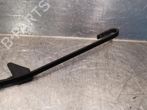 Used Front windshield wiper arm FIAT PANDA (169_) 1.2 (169AXF2A, 169AXF1A) (69 hp) 21215460