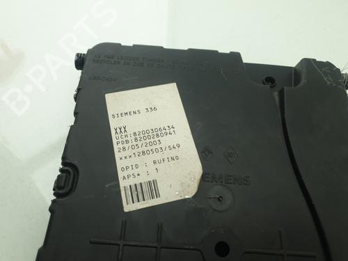 Used Fuse box Fuse box 39043980 39043980