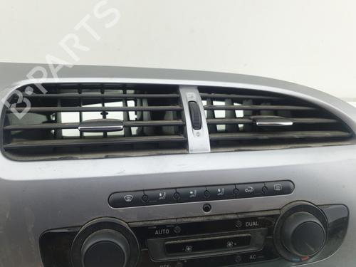 climate-control-seat-leon-1p1-2005-2006-2007-2008-2009-2010-2011-2012-2013-37468864 main image