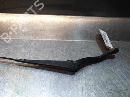 Used Front windshield wiper arm OPEL CORSA E (X15) 1.4 (08, 68) (90 hp) 23796622