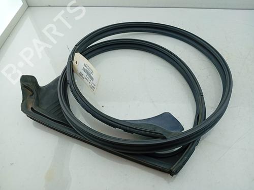 Gummiliste PEUGEOT 508 SW II (FC_, FJ_, F4_) PSE Hybrid4 360 (F45GBT) (360 hp) 32299596