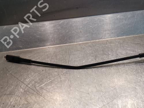 Used Front windshield wiper arm FIAT GRANDE PUNTO (199_) 1.3 D Multijet (199.AXD11, 199.AXD1A, 199.AXD1B,... (90 hp) 20919532