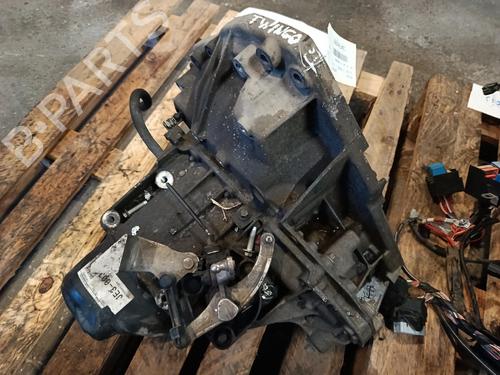 Used Gearbox Gearbox RENAULT TWINGO III (BCM_, BCA_) 0.9 TCe 90 (BCM9, BCM2) (90 hp) 40200272 40200272