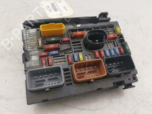 Used Fuse box Fuse box CITROËN C5 III (RD_) 2.0 HDi 140 (RDRHF8, RDRHFA, RDRHA8, RDRHAJ) (140 hp) 33237611 33237611