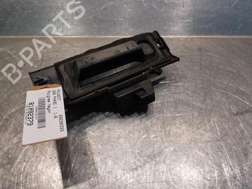 Used Tailgate handle PEUGEOT 206 Hatchback (2A/C) 1.6 i (89 hp) 21215378