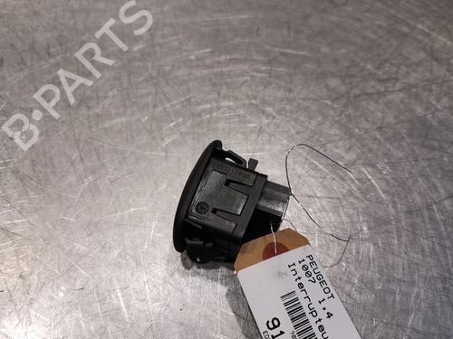Right front window switch PEUGEOT 1007 (KM_) 1.4 | BP20917887I26