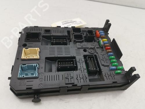 Used Fuse box Fuse box 32293690 32293690