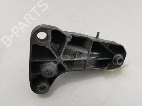 Used Engine mount Engine mount VW TRANSPORTER T5 Bus (7HB, 7HJ, 7EB, 7EJ) 2.5 TDI (174 hp) 32087904 32087904