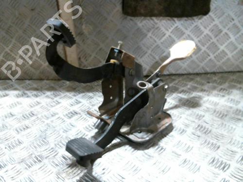 Used Pedal PEUGEOT 206 Hatchback (2A/C) 1.4 i (75 hp) 22041123