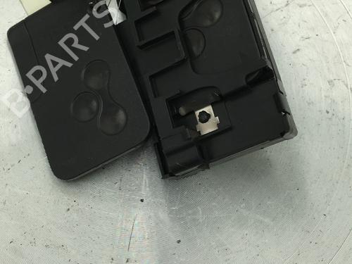 Used Card reader RENAULT SCÉNIC II (JM0/1_) 2.0 (JM05, JM0U, JM1N, JM1U, JM2V) (135 hp) 31576929