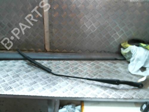 Used Front windshield wiper arm FIAT GRANDE PUNTO (199_) 1.2 (65 hp) 20995954