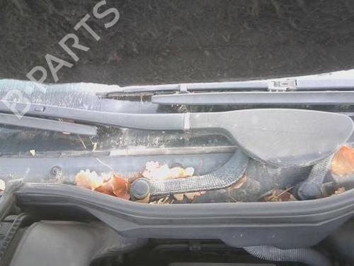 Used Front windshield wiper arm BMW 5 (E39) 523 i (170 hp) 28819705