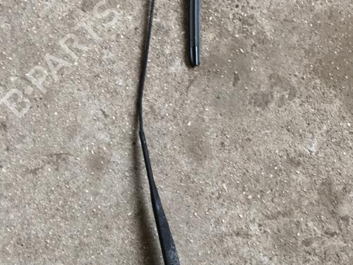 Used Front windshield wiper arm Front windshield wiper arm 33743042 33743042