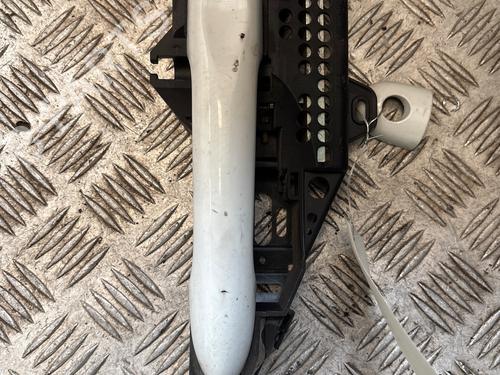 front-left-exterior-door-handle-renault-clio-iv-bh_-2012-2013-2014-2015-2016-2017-2018-2019-2020-2021-38058009 main image