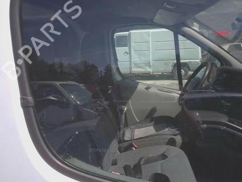 dr-rude-hjre-foran-renault-trafic-ii-van-fl-2001-28541965 main image