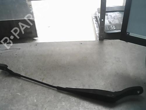 Used Front windshield wiper arm RENAULT CLIO IV (BH_) 1.5 dCi 75 (75 hp) 21000170