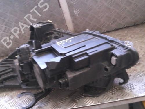 Right headlight PEUGEOT 5008 (0U_, 0E_) 2.0 HDi 150 / BlueHDi 150 | BP26293963C29 