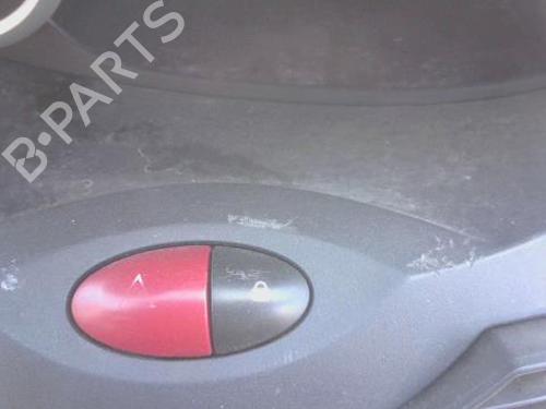 Used Warning switch RENAULT TWINGO II (CN0_) 1.5 dCi (CN0E) (64 hp) 28473325
