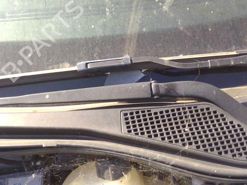 Used Front windshield wiper arm RENAULT TWINGO III (BCM_, BCA_) 1.0 SCe 70 (BCMB) (69 hp) 26286909