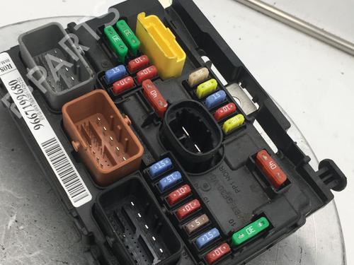 Used Fuse box Fuse box DS DS 3 (SA_) 1.2 THP 110 / PureTech 110 (SAHNPS, SAHNZ6, SAHNZT) (110 hp) 32185861 32185861