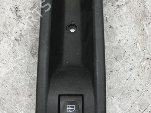 right-front-window-switch-renault-twingo-iii-bcm_-bca_-2014-33700634 main image