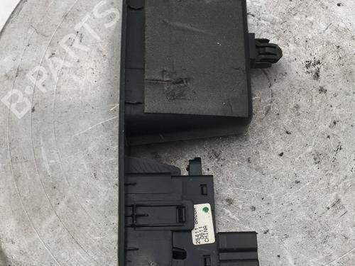 Used Right rear window switch Right rear window switch NISSAN QASHQAI I (J10, NJ10) 1.5 dCi (110 hp) 33015739 33015739