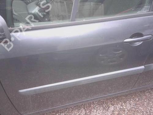 Used Left front door RENAULT SCÉNIC II (JM0/1_) 1.5 dCi (JM1E, JM16) (106 hp) 31135501