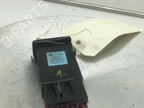 Used Warning switch Warning switch VW GOLF IV (1J1) 1.9 TDI (90 hp) 31330319 31330319