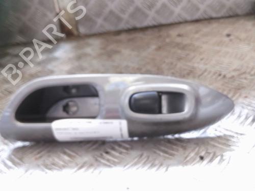 Used Left rear window switch NISSAN JUKE (F15) 1.6 (117 hp) 27503324