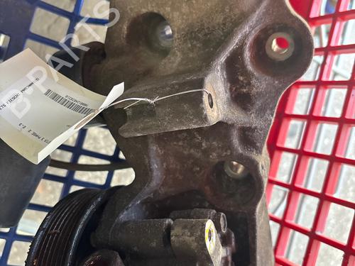 Used Steering pump Steering pump RENAULT MASTER III Bus (JV) 2.3 dCi 125 FWD (JV0C, JV0D, JV0H, JV0G, JV0J) (125 hp) 33831332 33831332